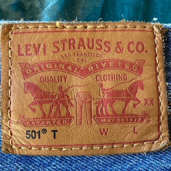 Vintage Embroidered Levi Jeans - Picture 3 of 5